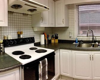 Beautiful Large South Edmonton Executive Home - Edmonton - Küche