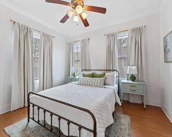 Historic Home w a Fresh Look - Downtown - New Iberia - Bedroom