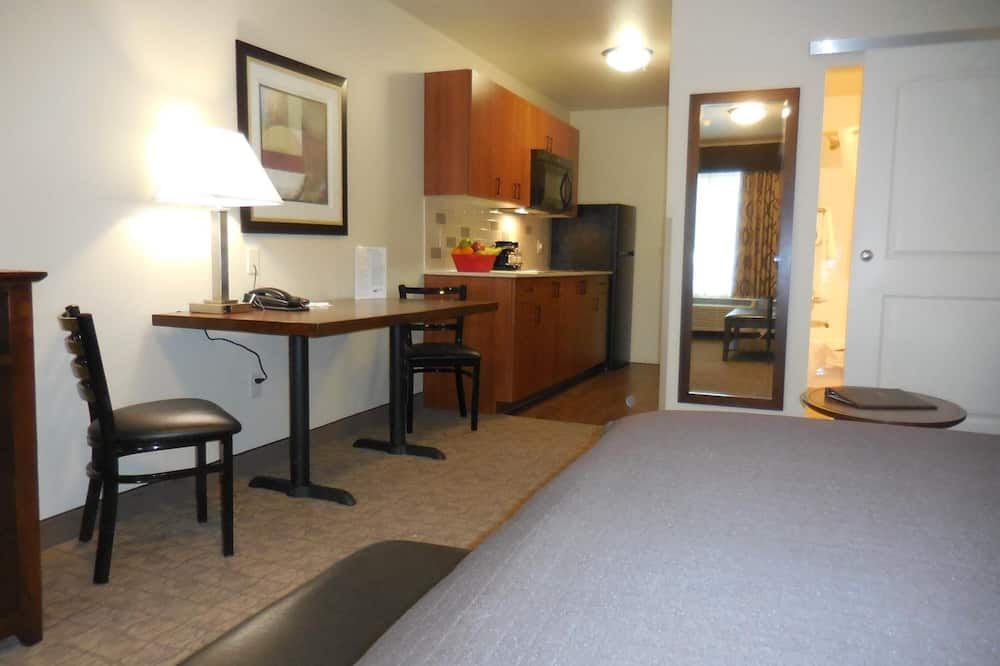 Bedroom view of Aspen Suites Hotel Haines