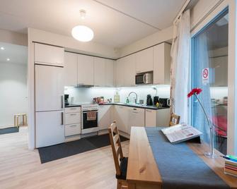 Oulu Hotelli Apartments - Oulu - Kitchen