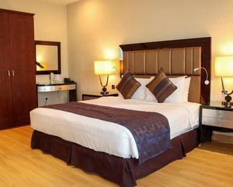 Strato Hotel By Warwick - Doha
