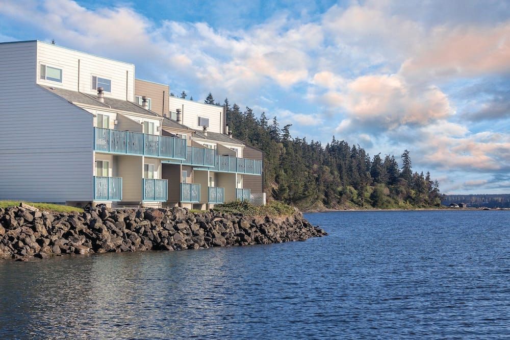 Grill Up Some Salmon And Look Out Over The Bay! - Port Townsend - Building
