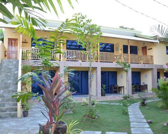 Captain's Lodge and Bar - Panglao - Building