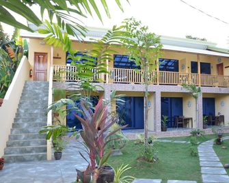 Captains Lodge and Bar - פנגלאו - בניין
