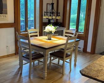 Chalet des Phares - Saint-Antoine-de-Tilly - Dining room