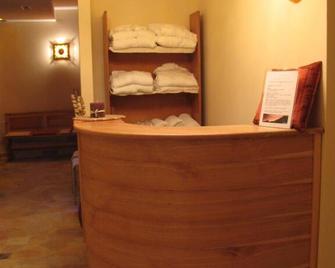 Alphotel Milano - Andalo - Receptionist