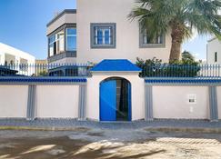 House with garden in a residential area 100 m from a magnificent beach - Korba - Building