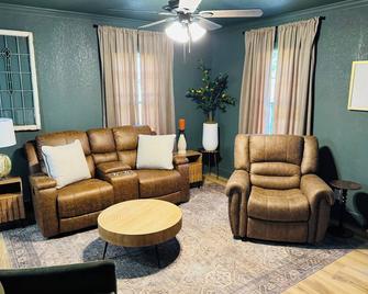 Charming 3-bedroom house w/WiFi, close to Highland Industrial Park- East Camden - East Camden - Salon