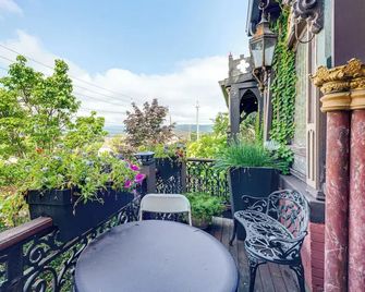 Near Downtown Scranton: Getaway w/ Patio - Scranton - Balcony