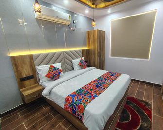 Red orchid hotels near Chandigarh railway station - Chandigarh - Bedroom