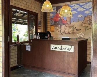 Pousada Zululand - Guarda do Embaú - Front desk