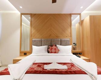 Hotel Sarc Inn - Varanasi - Schlafzimmer