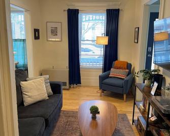 Charming 1BR Steps from Church Street - Downtown - Burlington - Living room