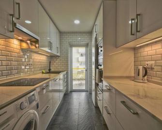 Luxury Flat in Quarteira - Quarteira - Kitchen