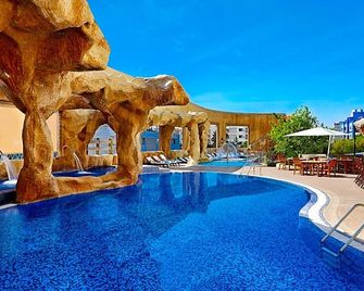 Al Habtoor Grand Beirut - Beirut - Piscina
