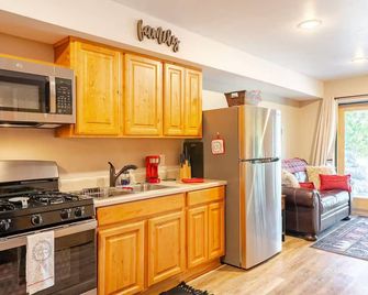 Lower Cozy Cabin in Powderhorn Ski Resort - Mesa - Kitchen