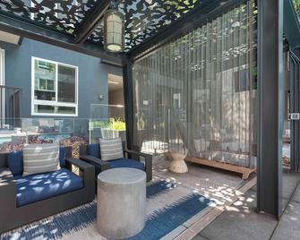 Stylish and Elegant apartment - Glendale - Patio