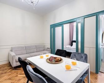 Highline Downtown Residences 6 Persons Family Apartment - Bucarest - Sala pranzo