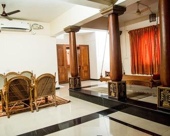 Thiruvambadi Beach Retreat - Varkala - Living room