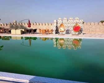 joy adventure and resort - Mālpura - Piscina