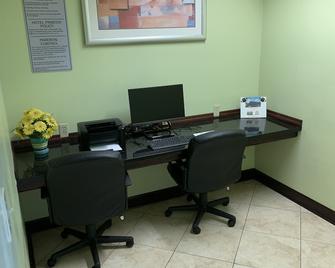 Ambassador Inn & Suites - Tuscaloosa - Centro de negocios