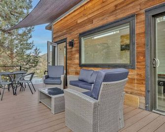 Lake Simtustus Resort Juniper Hill Tiny Home #10 - Hot Tub - Madras - Balkón