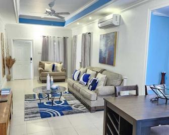 Snooze At Oceanpointe - Lucea - Living room