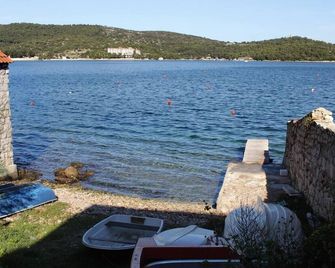 Apartments with parking space Vis - 2476 - Vis