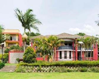 Fort Fun City - Fort Portal - Edificio