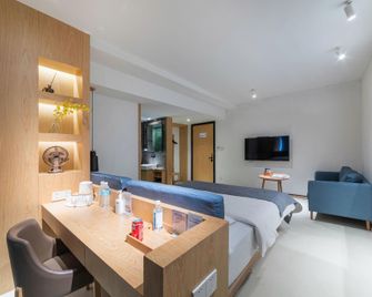 Dada Taodu Trojan Horse Hotel (Chongqing Yangjiaping Light Rail Station) - Chongqing - Bedroom