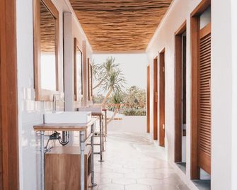 Kos One Hostel - North Kuta - Innenhof