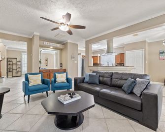 My Amazing Bay House & Pool - יוסטון - סלון