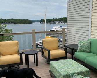 Lake View Luxury Suite ~ Downtown Charlevoix Marina District - Charlevoix - Balcony