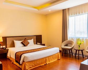 Muong Thanh Holiday Quang Binh Hotel - Dong Hoi - Schlafzimmer