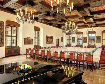 هوتل لوز - سسكي كروملوف - بار