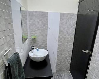 3-bedroom apartment in charming Puerto Ayora with WiFi, AC. Near downtown. - Puerto Ayora