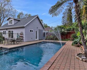 Oasis East Sac Charming Home with Saltwater Pool and Casita - Sacramento - Pool