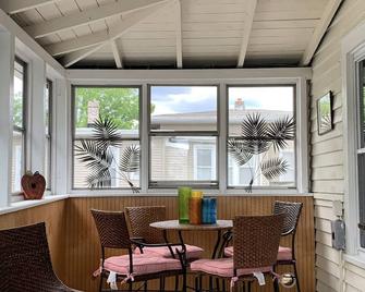 Location Location Location - Southington - Dining room