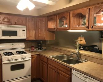 Neat and Nifty1 bedroom apartment in Lancaster - Lancaster - Kitchen