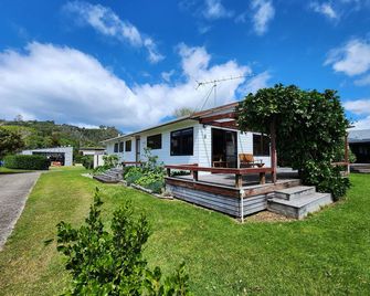 Kotare Cottage Hahei - Hahei - Building