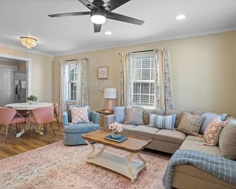 Cottage Row: Daphne - Laurel - Wohnzimmer