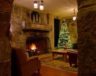 Mountain Lake Lodge - Pembroke - Living room