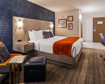 Best Western Plus Landmark Inn - Laconia - Bedroom