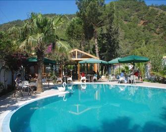 On Hotel - Adrasan - Piscina
