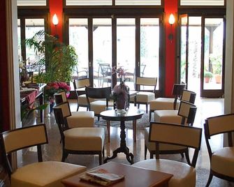 فيلا مادرينا لافلي آند ديناميك هوتل - غردة - مطعم