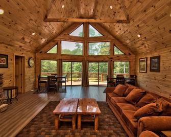 Hot Tub Fire Pit /Ac Bsk Ct 6000 Sq Ft Private Wifi Free Tesla Ev Charger/Wifi - White Haven - Obývací pokoj