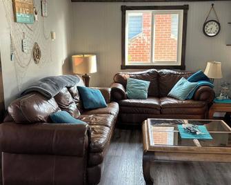 We hope to welcome you soon to Get Away at the Bay! - Blenheim - Living room