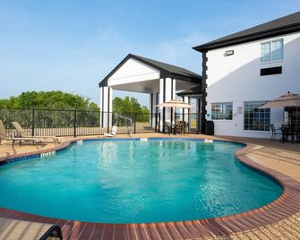 Atria Hotel and RV McGregor - Mc Gregor - Piscina