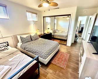 Comfort Bungalow - Los Angeles - Bedroom