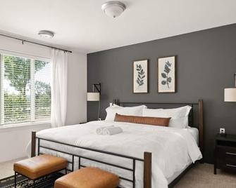 The Lassen | Spacious & Private 1bdrm in Paradise - Paradise - Bedroom